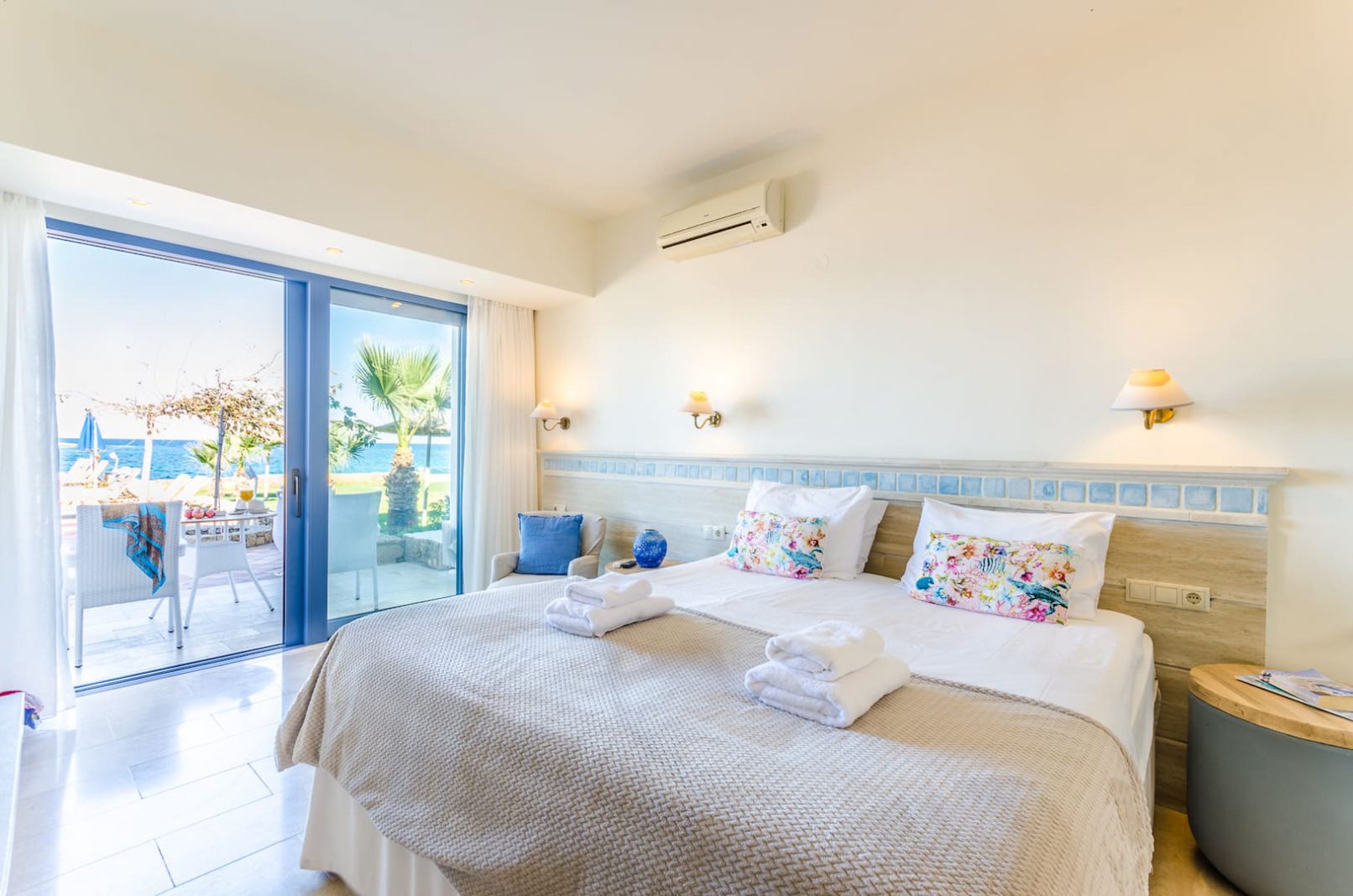 Studio with Sea & Pool View