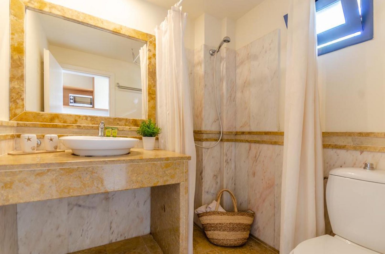 Studio with Sea & Pool View