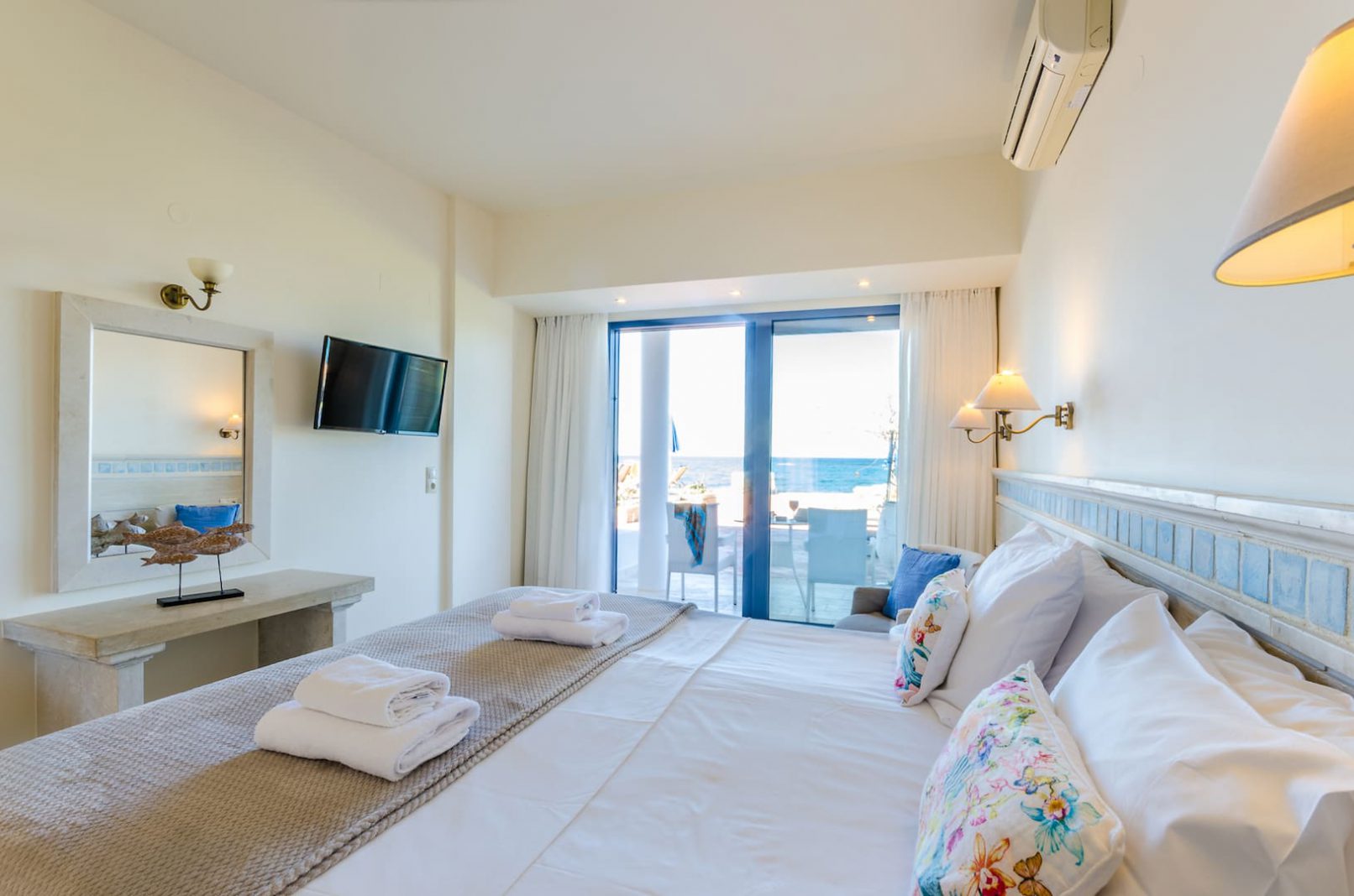 Studio with Sea & Pool View